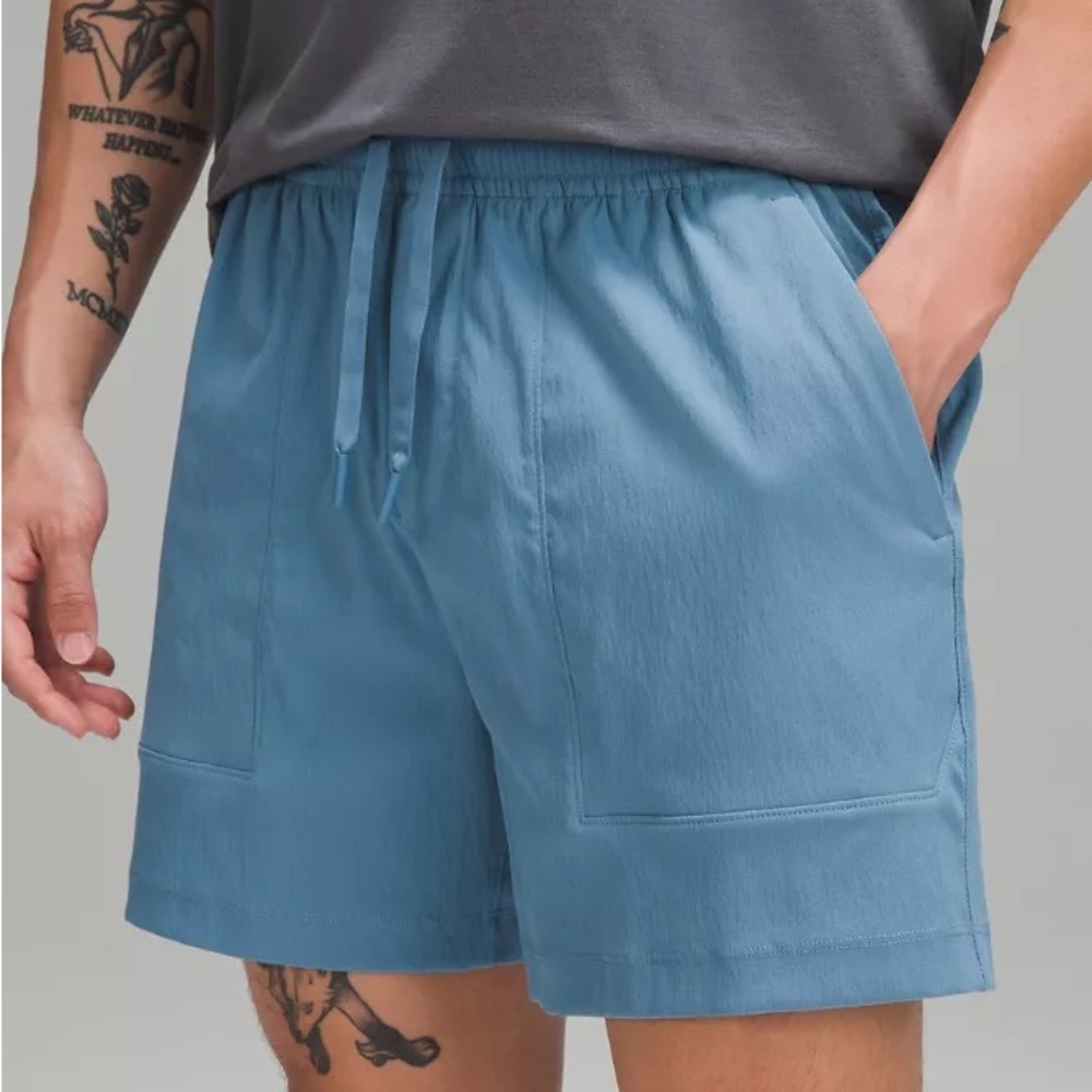 Lululemon men’s Bowline Shorts 5" Woven blue size XL